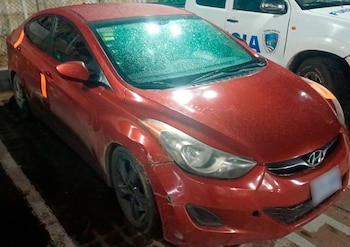 Además del licor, las autoridades incautaron vehículos y teléfonos celulares. Cortesía: MSP