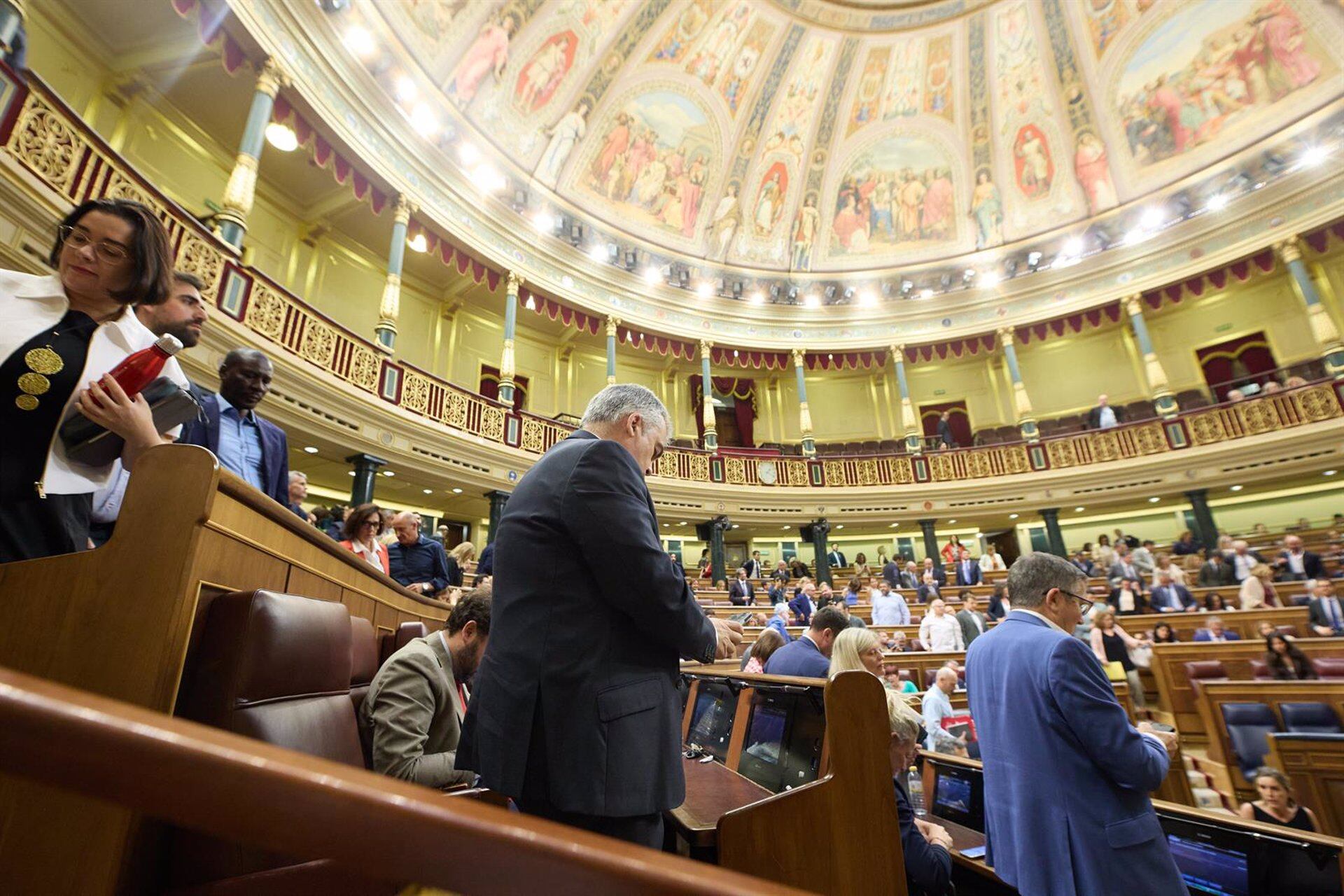 El secretario de Organización del PSOE, Santos Cerdán, durante una sesión plenaria en el Congreso de los Diputados, a 12 de junio de 202 (Jesús Hellín - Europa Press)