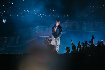 Khea fusionó texturas y brillos,