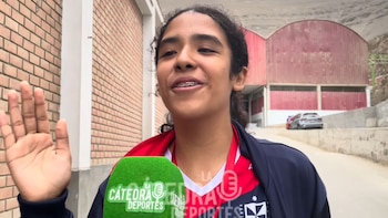 Voleibolista peruana de 13 años mide 1.80 metros y se ilusiona con representar a la selección: “Ese es uno de mis primeros sueños”