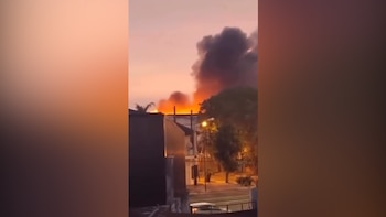 Un fuerte incendio consumió una