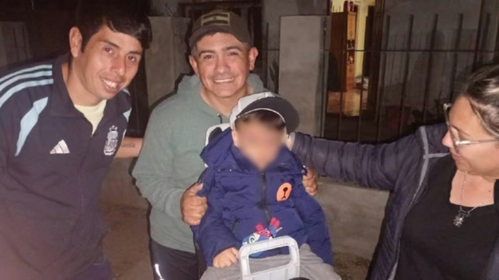 El episodio duró menos de 7 minutos, el pequeño no perdió el conocimiento y los médicos del hospital Carlos Goytia solo le detectaron un sangrado y enrojecimiento en la garganta