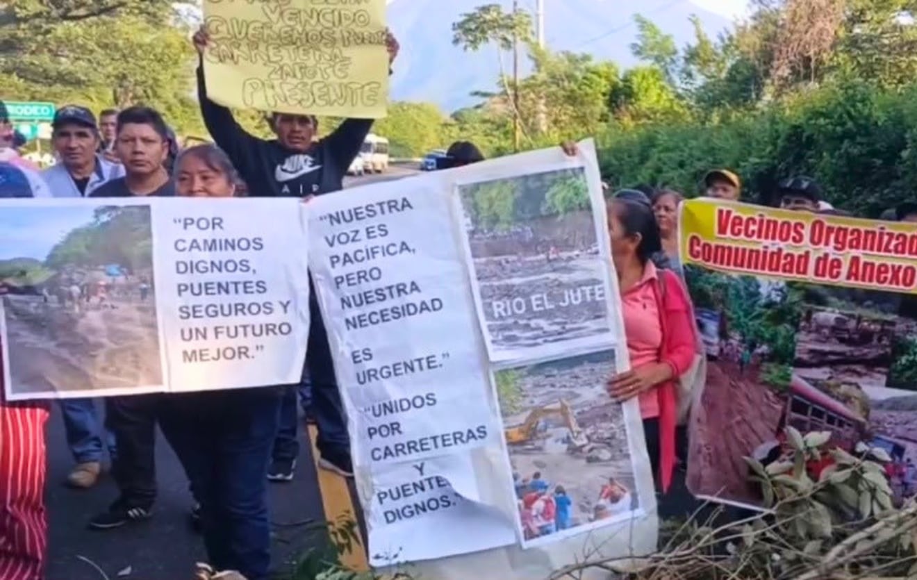Los bloques en Escuintla no estaban anunciados, sin embargo este lunes 7 de septiembre varios sectores evitaron el paso de vehículos. (Redes sociales)