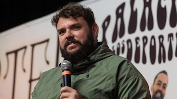 David Velasco, vocalista de Porter explicó entre lágrimas por qué abandonó concierto en León