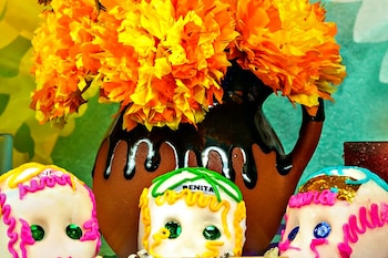 Las calaveritas de azúcar son una de las expresiones más representativas del Día de Muertos en México.
(Foto: Gobierno de México)