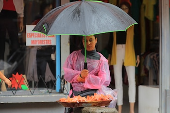 Una muer se protege de