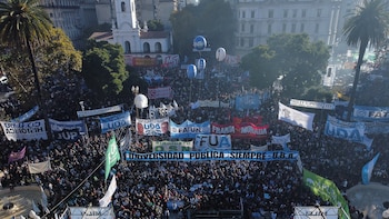 Marcha Federal Universitaria - Plaza de mayo - 12 de mayo - Drone