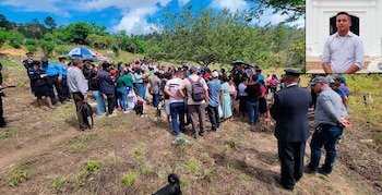Nelson Emilio Sosa recibió sepultura en Jardines Divina Misericordia con honores policiales. La Bandera Nacional fue entregada a los familiares de Nelson Emilio Sosa como símbolo de reconocimiento. (Foto: redes sociales)