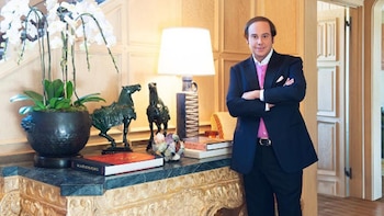 Daren Metropoulos, empresario e hijo del magnate Dean Metropoulos, adquirió la Mansión Playboy en 2016 y ahora busca capitalizar su inversión en Miami Beach con la venta de su propiedad en Altos Del Mar