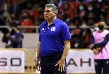 Soccer Football - World Cup - Concacaf Qualifiers - Costa Rica v Canada - The National Stadium of Costa Rica, San Jose, Costa Rica - March 24, 2022 Costa Rica coach Luis Fernando Suarez REUTERS/Mayela Lopez