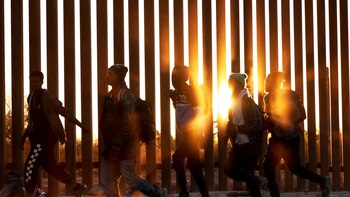 Más de cien menores migrantes