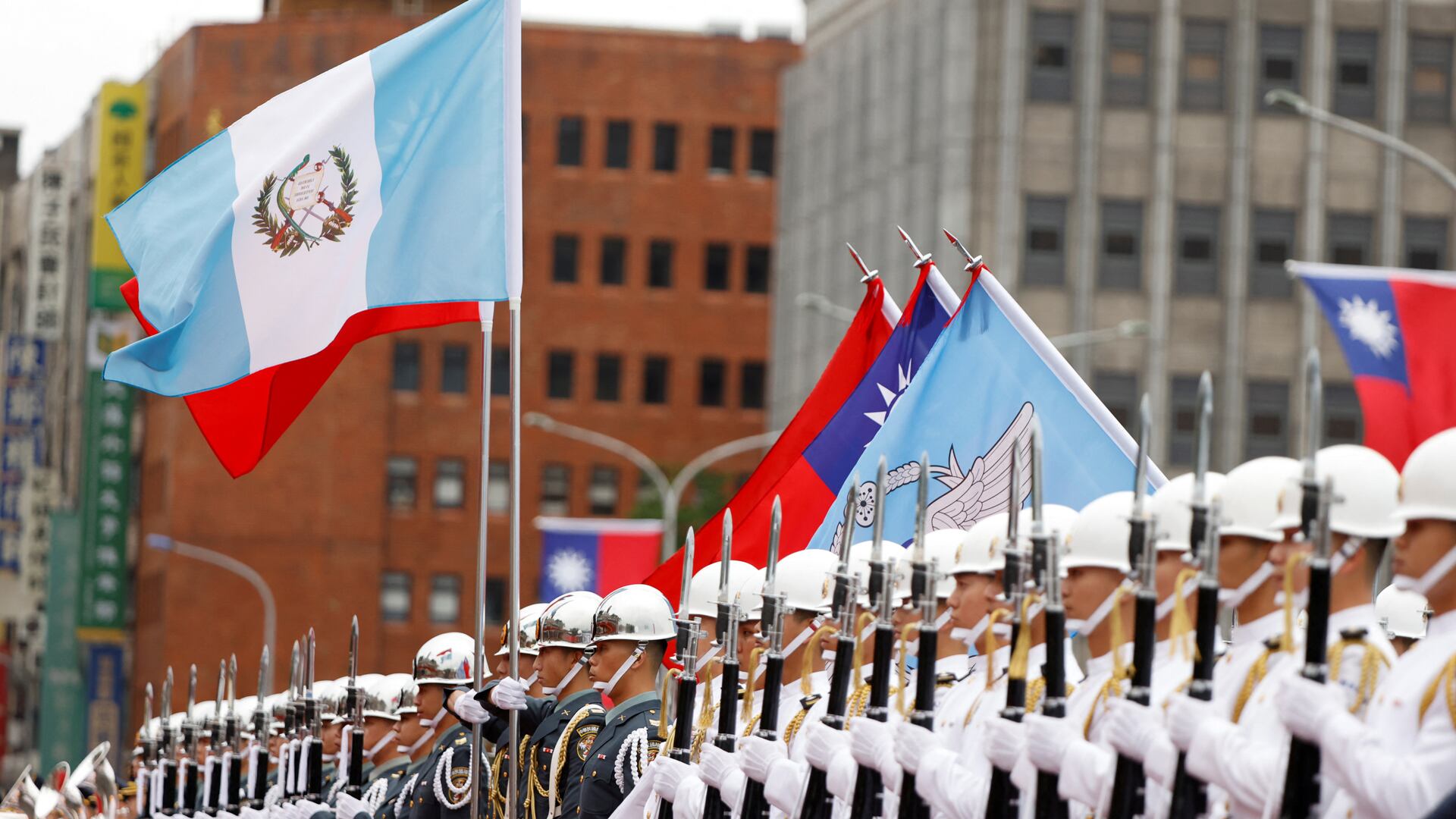 Taiwán se prepara para hacer frente a cualquier intento de agresión enemiga. Durante su visita a la isla, DEF recorrió distintos comandos, centros de entrenamiento y bases (Fotos: archivo DEF)