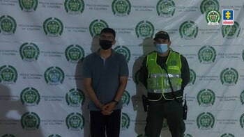 Por tomarle fotos en un