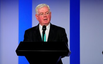 Eamon Gilmore, visitará la isla