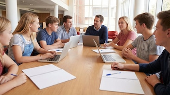 Un grupo diverso de estudiantes