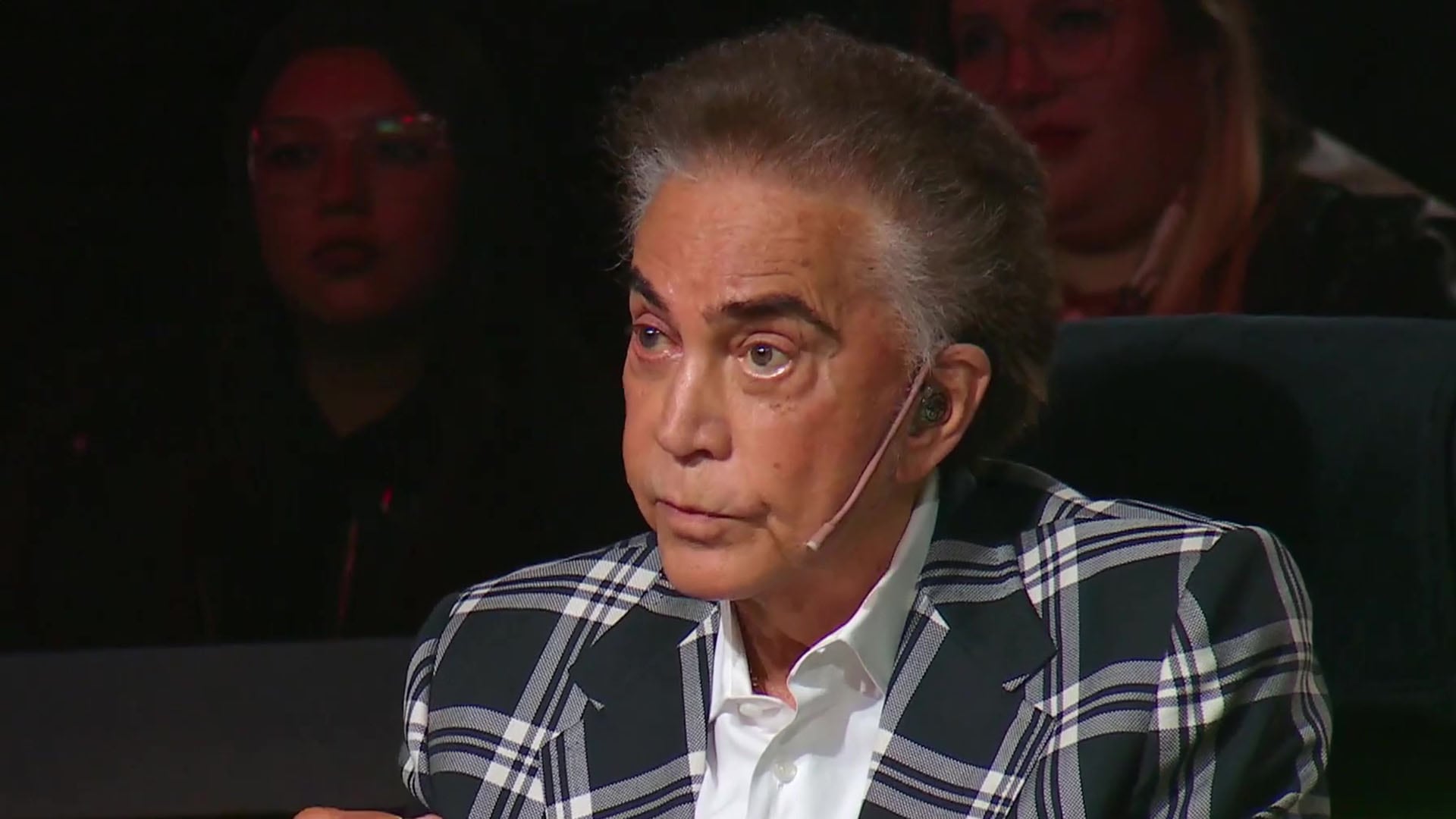 El cantante José Luis Rodríguez expresa sus observaciones a la participante Michelle Masson durante la emisión del programa Es mi sueño. (Captura de video)