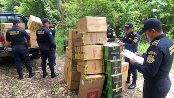 Guatemala: La policía de la DIPAFRONT incauta 180 mil cigarrillos de contrabando en Melchor de Mencos