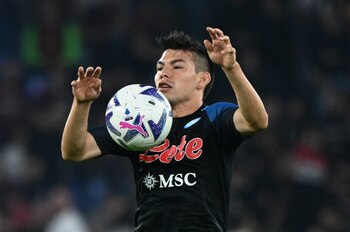Soccer Football - Serie A - AS Roma v Napoli - Stadio Olimpico, Rome, Italy - October 23, 2022 Napoli's Hirving Lozano during the warm up before the match REUTERS/Alberto Lingria