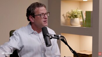 Identificar el riesgo de demencia décadas antes de los síntomas ya es posible, según el Dr. Richard Isaacson (The Dr Hyman Show)