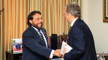 El convenio apunta a transformar la capacitación de funcionarios y modernizar trámites públicos con el respaldo de expertos regionales (Foto cortesía Vicepresidencia salvadoreña)