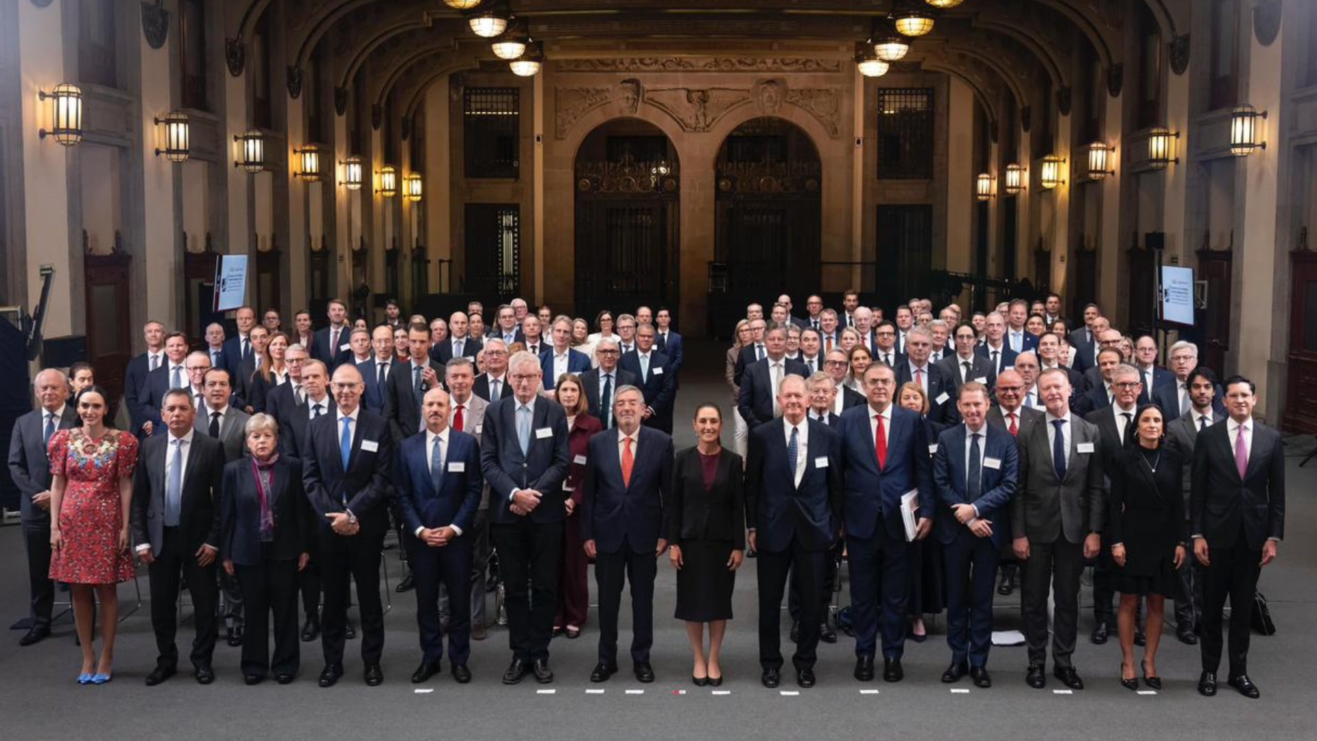 Sheinbaum se reúne con empresarios europeos.