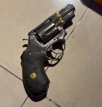 Según el reporte policial, el "Flaco prenda" atacó a los agentes con un revólver ilegal y la patrulla respondió a la agresión durante el operativo./(Redes de Diego Pesqueira)