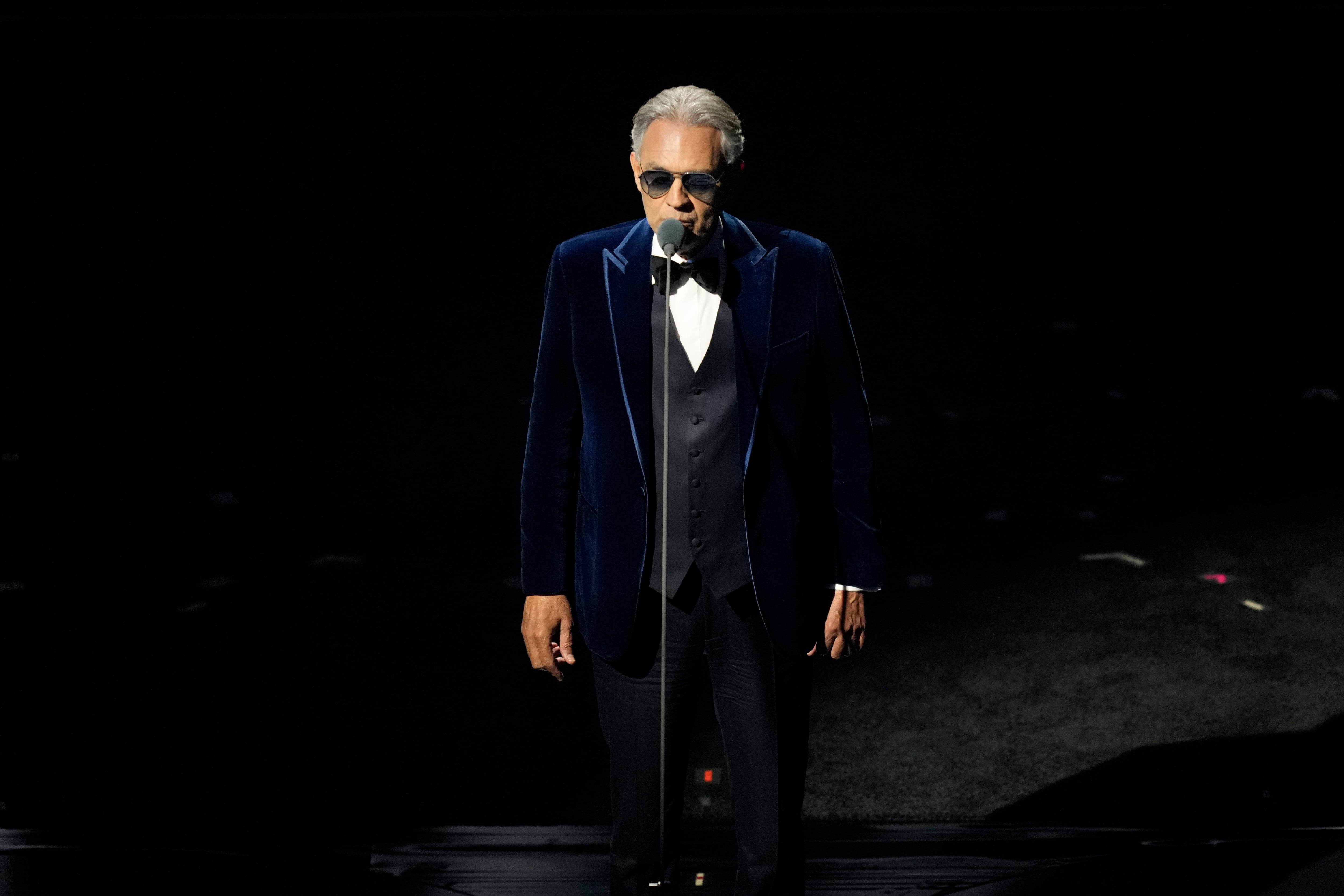 ARCHIVO - Foto del 5 de diciembre del 2025, el cantante de ópera Andrea Bocelli durante la ceremonia del sorteo a la Copa Mundial 2026. (AP Foto/Alex Brandon, Archivo)