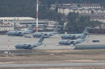 Aviones estadounidenses en la base