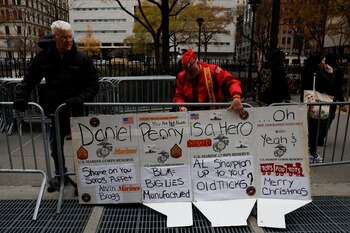 Una persona con una chaqueta