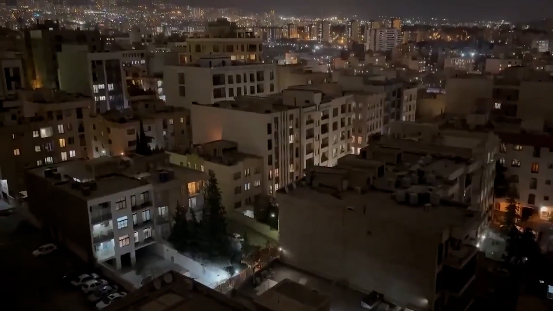 Tras la brutal masacre del régimen, ahora los iraníes protestan desde las ventanas de sus casas: “Muerte al dictador”