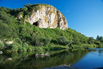 Entrada de la cueva de Chagyrskaya