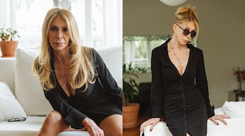 Dos fotos contiguas de una mujer rubia con vestido negro. A la izquierda mira de frente; a la derecha lleva anteojos de sol y cabello recogido.