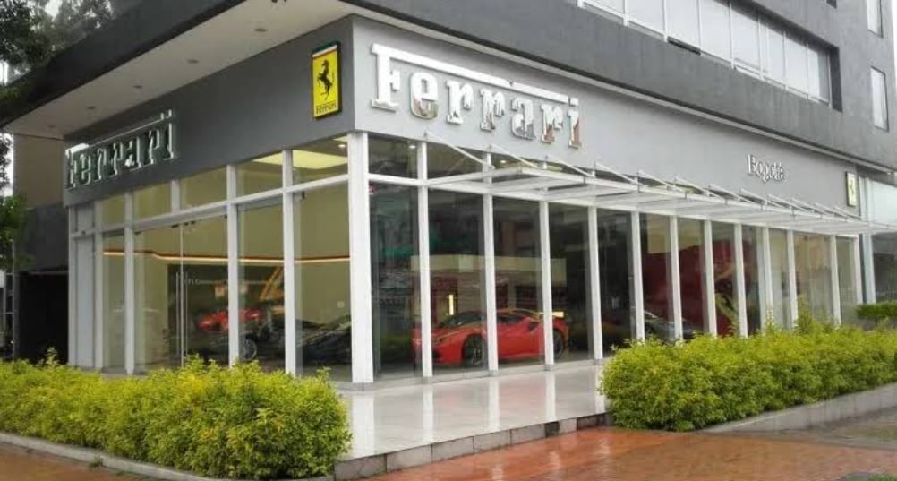 Anticipos millonarios están en el limbo tras el cierre del concesionario Ferrari en Colombia