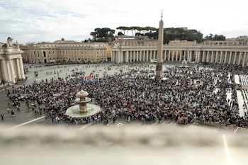 Unos 20.000 fieles escucharon al