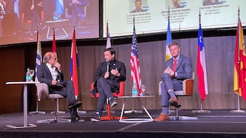 De izquierda a derecha, Damián