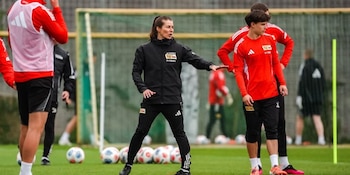 La entrenadora asumió el reto en un momento crítico del Unión Berlín, que aún no tiene asegurada su permanencia en la Bundesliga a cuatro fechas del final (Instagram/Union Berlin)