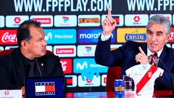 Juan Reynoso junto a Juan