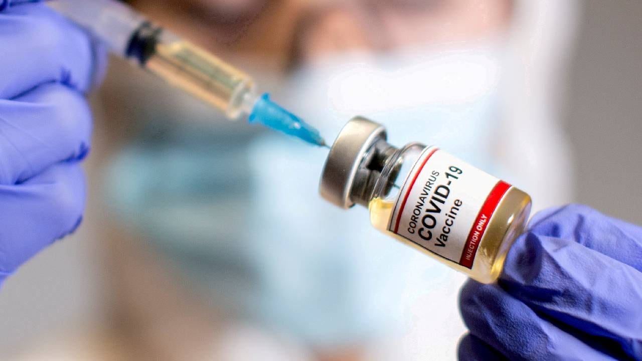Las autoridades sanitarias recomiendan aislamiento, uso de mascarilla y actualización de vacunas ante la sospecha de infección por Cicada. (Reuters)