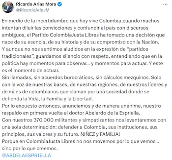 El presidente del partido explicó que la decisión se tomó tras consultar a las bases y en respuesta al contexto político actual. - crédito @RicardoAriasM/X