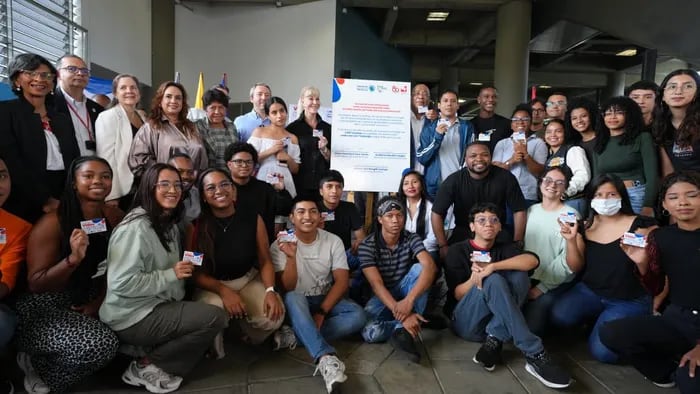 Actualmente, solo los estudiantes que viven a más de 800 metros de su escuela pueden acceder a la tarjeta OMNY gratuita y limitada en trayectos. (Alcaldía de Cali)