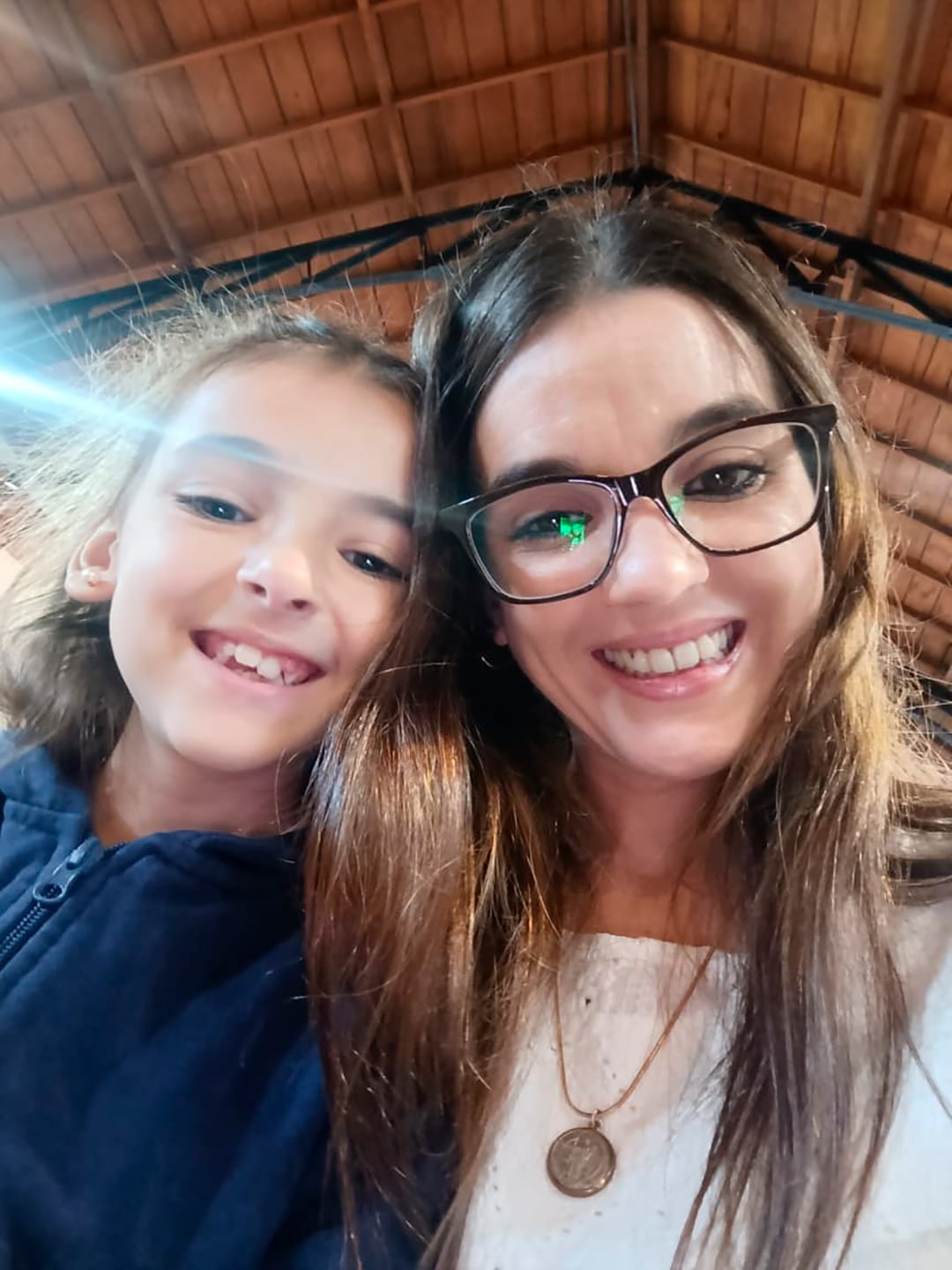 Emma convive con controles y aplicaciones médicas desde pequeña