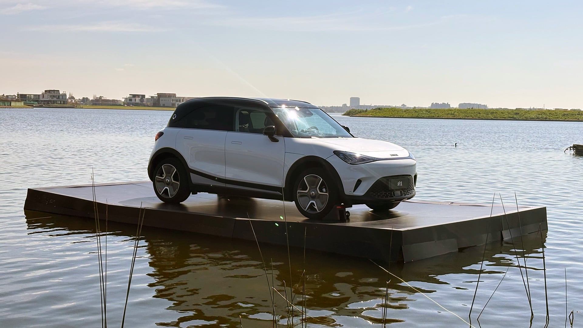 Un smart #1 como símbolo de la llegada a Argentina de la nueva marca de vehículos eléctricos derivada de una alianza entre Mercedes-Benz y Geely