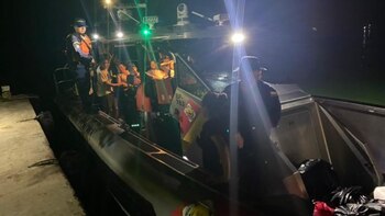 Armada Nacional rescata embarcación ilegal