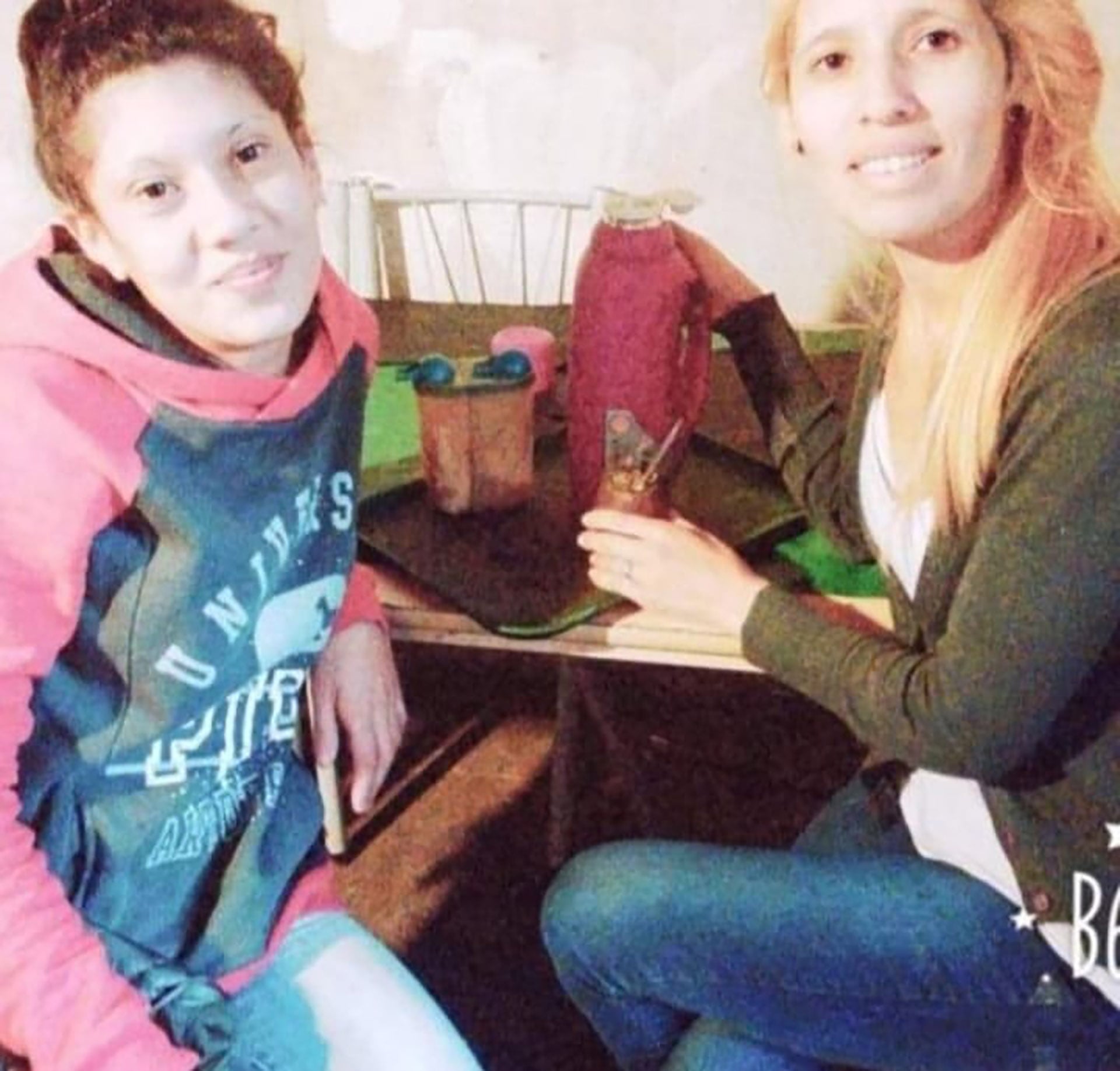 Alicia y su hermana mayor, Daniela