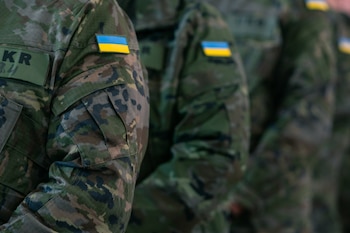 03/01/2025 Soldados del ejército ucraniano durante la visita de la ministra de Defensa, Margarita Robles, a la Academia de Infantería de Toledo, a 3 de enero de 2025, en Toledo, Castilla-La Mancha (España). Robles ha visita la Academia de Infantería para interesarse por el desarrollo del adiestramiento al personal ucraniano que se imparte dentro del marco de la Misión de Asistencia Militar de la Unión Europea en apoyo a Ucrania (EUMAM-UA).
POLITICA
Juan Moreno - Europa Press