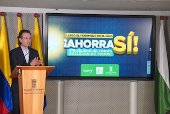 Federico Gutiérrez anunció en Medellín la suspensión del racionamiento de agua durante esta semana por la recuperación de los embalses y los caudales - crédito @FicoGutierrez/X