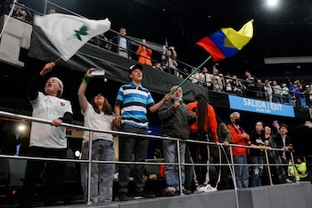 Los partidarios del candidato presidencial de izquierda colombiano Gustavo Petro de la coalición Pacto Histórico celebran su victoria durante la segunda vuelta de las elecciones presidenciales en el Movistar Arena, en Bogotá, Colombia, el 19 de junio de 2022. REUTERS/Vannessa Jiménez