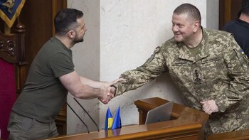 Mientras el frente bélico se