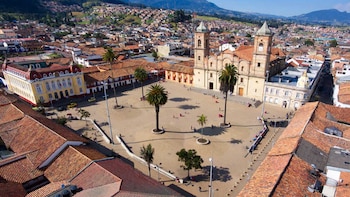 La tierra de Egan Bernal conquista con murales, sabores típicos y rincones que van más allá de la Catedral de Sal