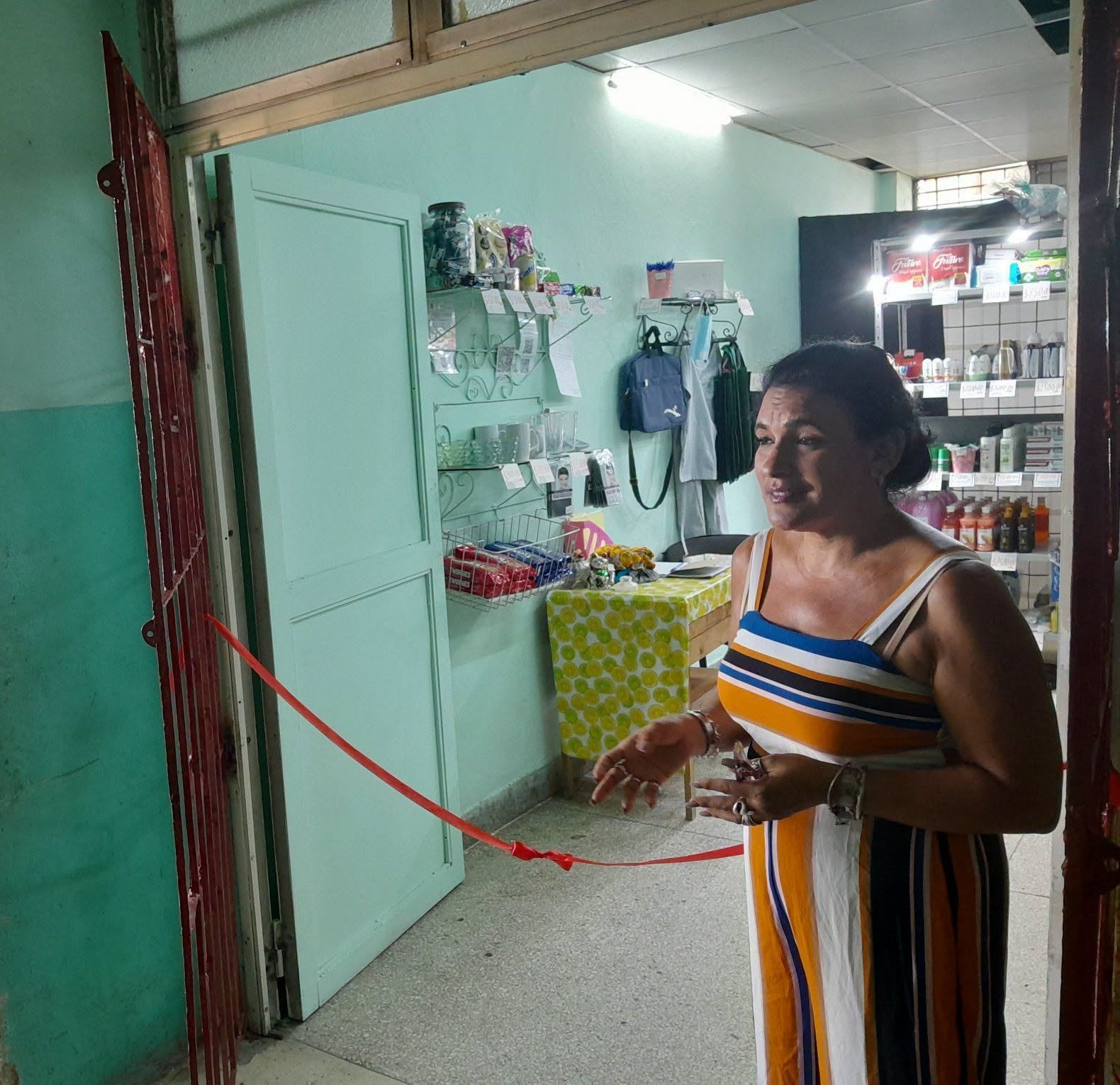 El hospital Saturnino Lora de Santiago de Cuba abrió un punto de venta de artículos de higiene y aseo personal para pacientes y trabajadores. (Cortesía: Hospital Provincial Clínico Quirúrgico Docente